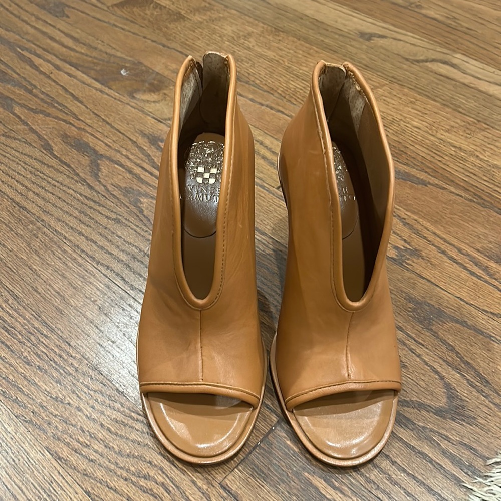 Vince Camuto brown heels size 6.5. Never worn.